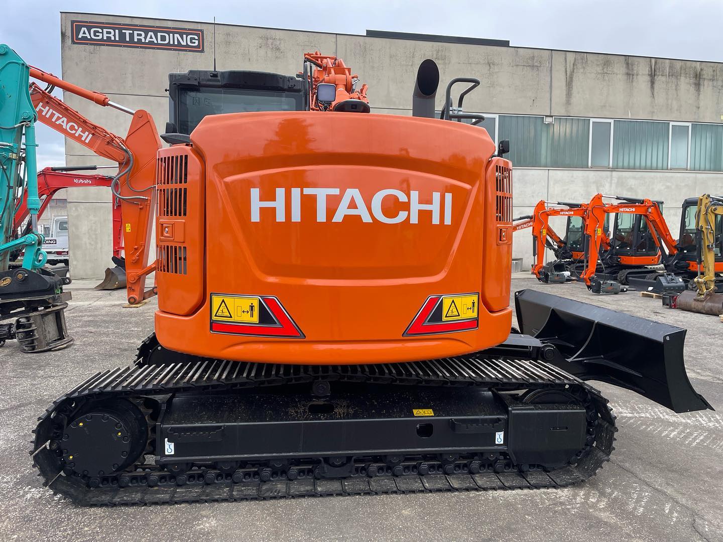 Hitachi zx 135-7 triplice In pronta consegna - Agri Trading