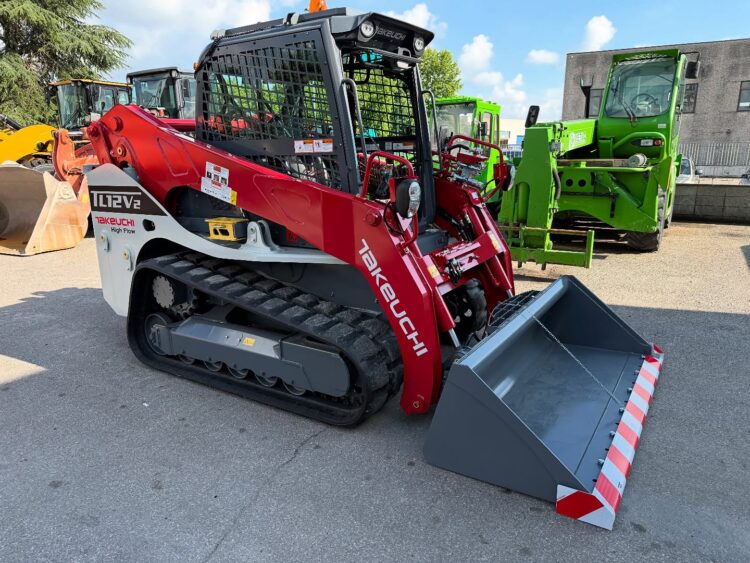 Arrivo Takeuchi TB257FR e TL12 V2 | escavatori e pale Takeuchi