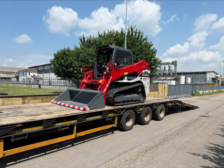 Escavatori movimento terra Kobelco e Takeuchi