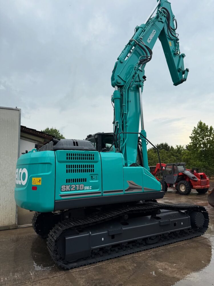 Preparazione consegna escavatore Kobelco SK210-11 triplice